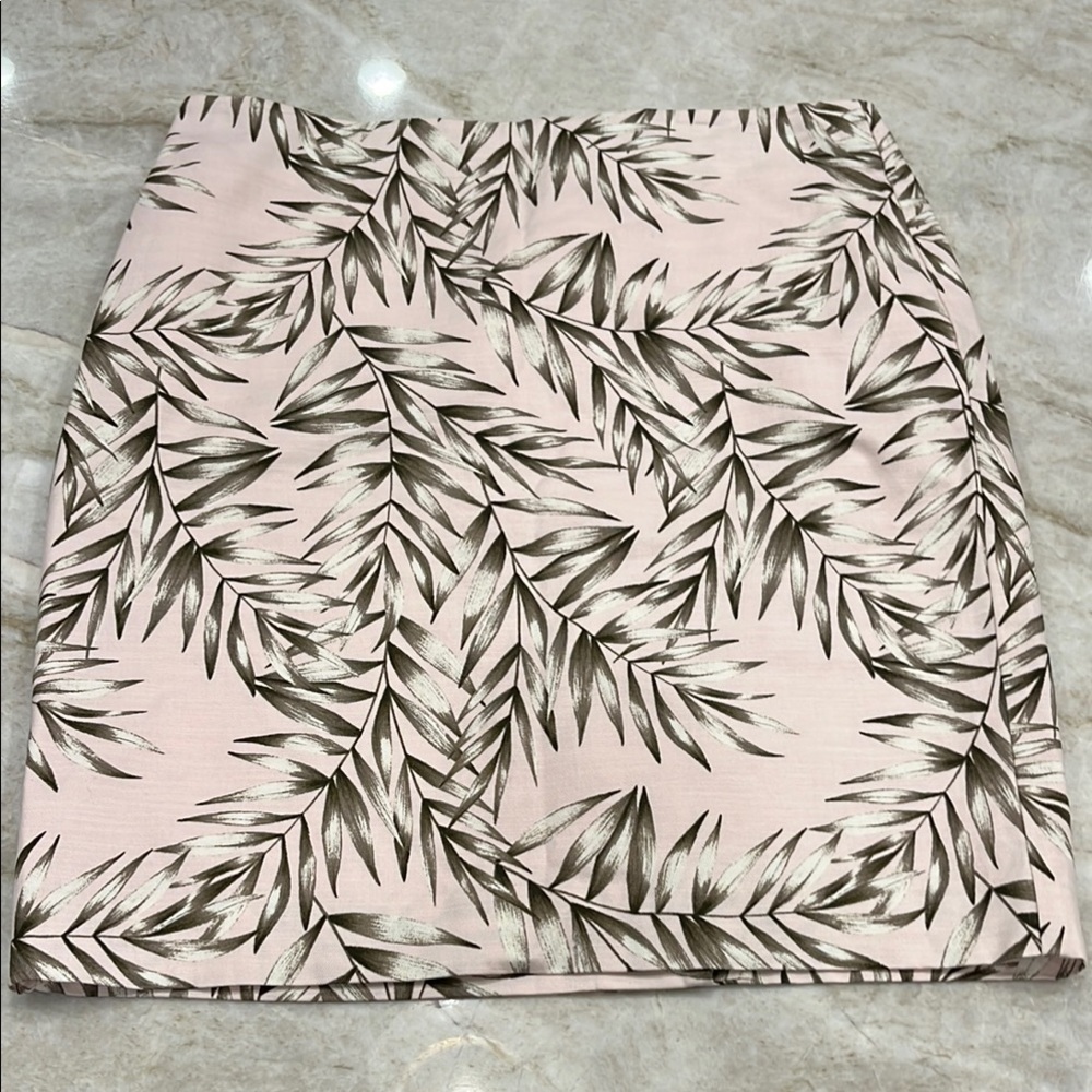 NEW Ann Taylor Factory | Pale Pink Tropical Pencil Skirt |‎ Petite Size 6 (6P)